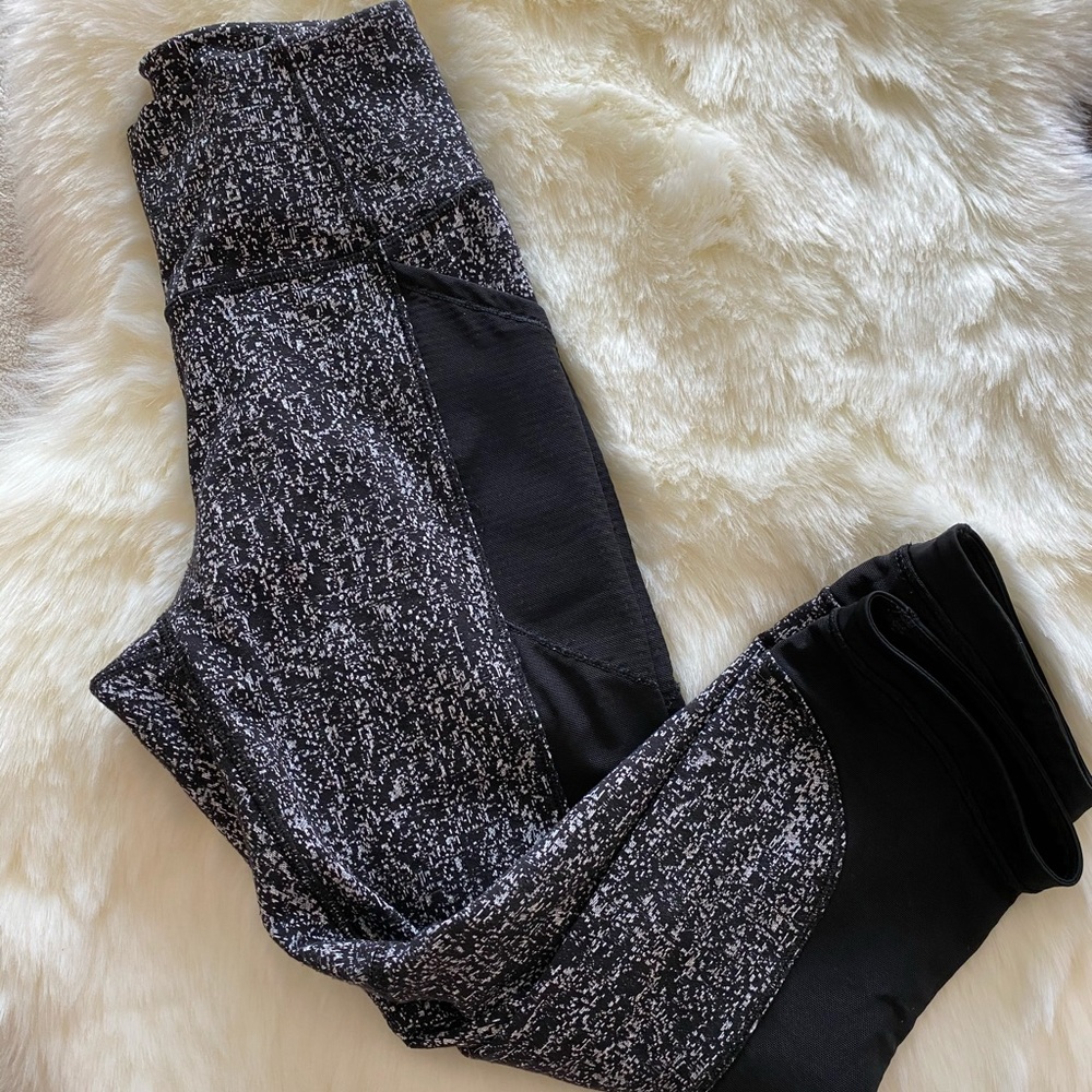 Lululemon Capri side Mesh yoga pants